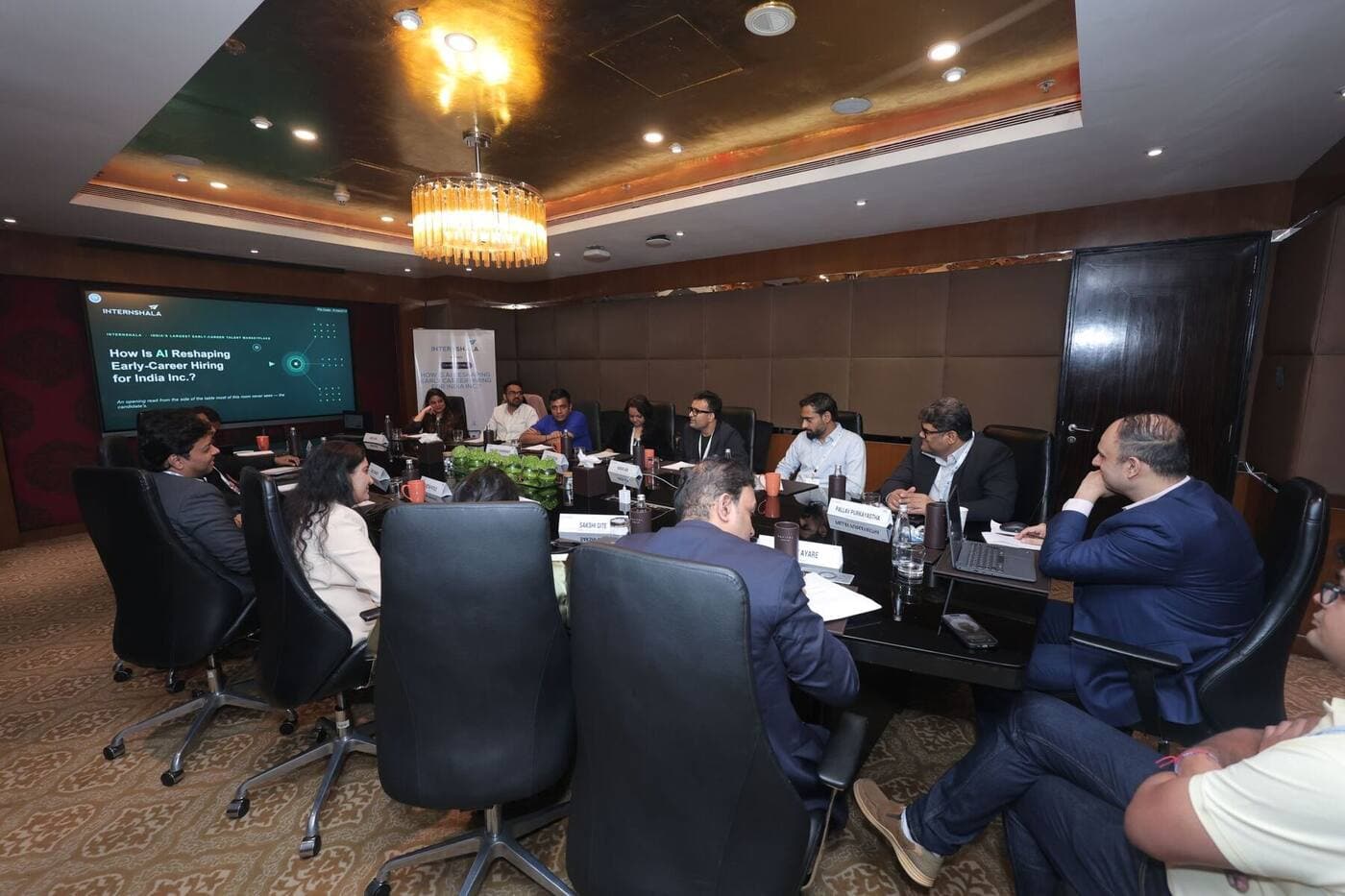 Cross-table discussion between delegates
